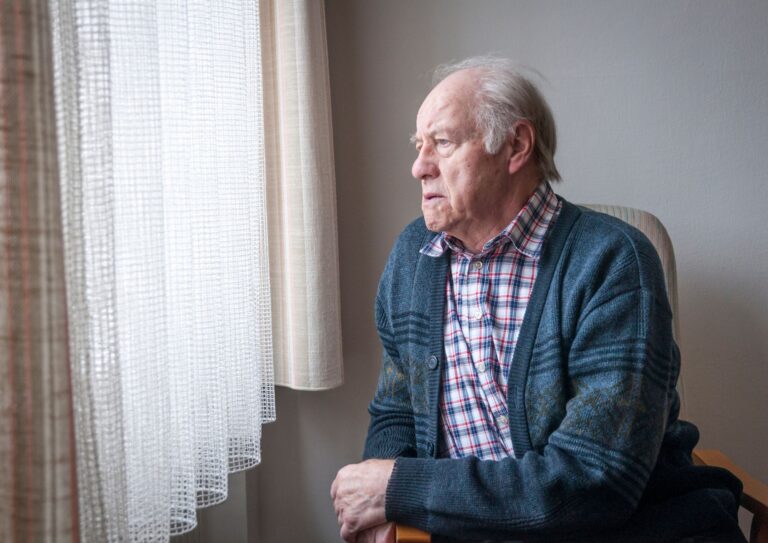 לחיות בכבוד